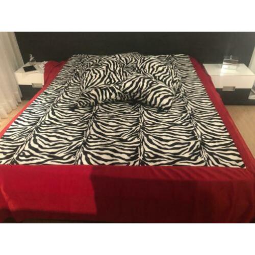 Bedsprei Zebra tweepersoons met kussenslopen en kussens