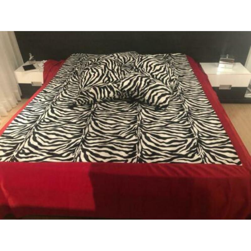Bedsprei Zebra tweepersoons met kussenslopen en kussens