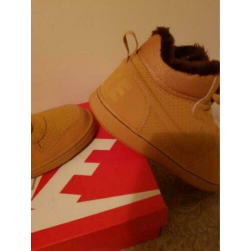 NIEUW Nike court borough mid winter camelkleur 38 ORGINEEL!