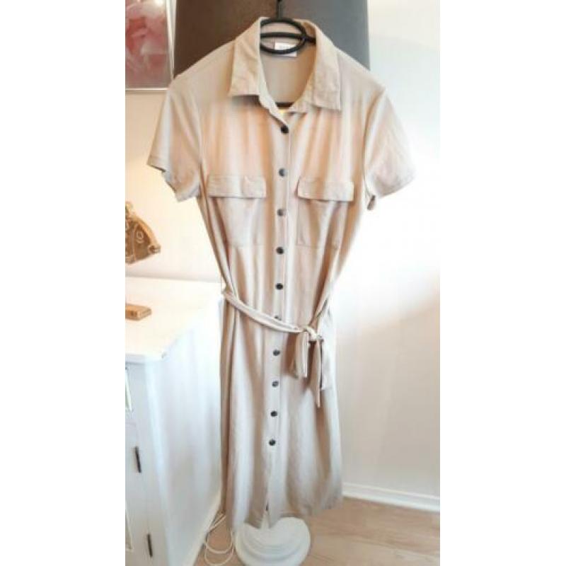 Hele Mooie Jurk Beige Vila met drukknoopjes Maat S 36