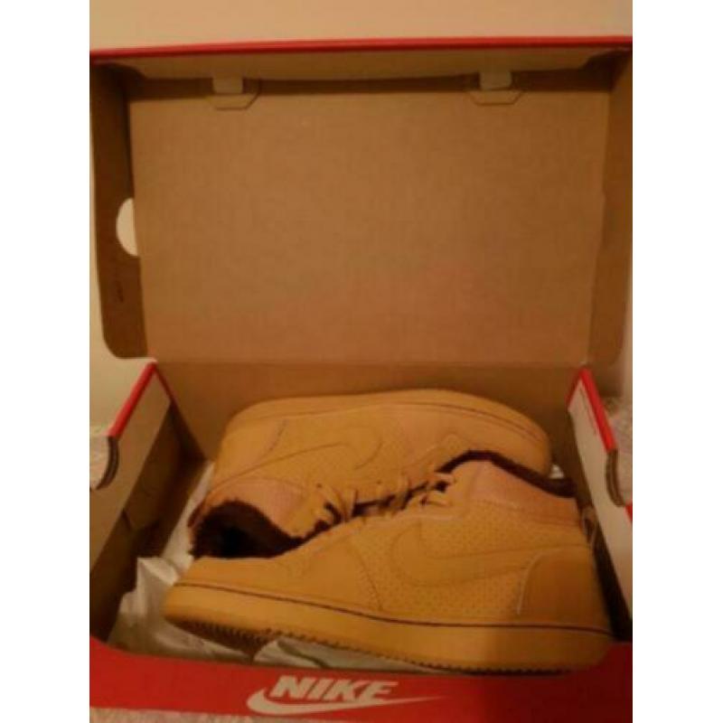 NIEUW Nike court borough mid winter camelkleur 38 ORGINEEL!