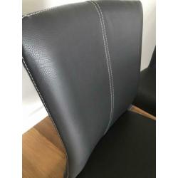 4 Eetkamerstoelen De Bommel