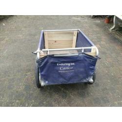 Fietskar voor boodschappen of post.