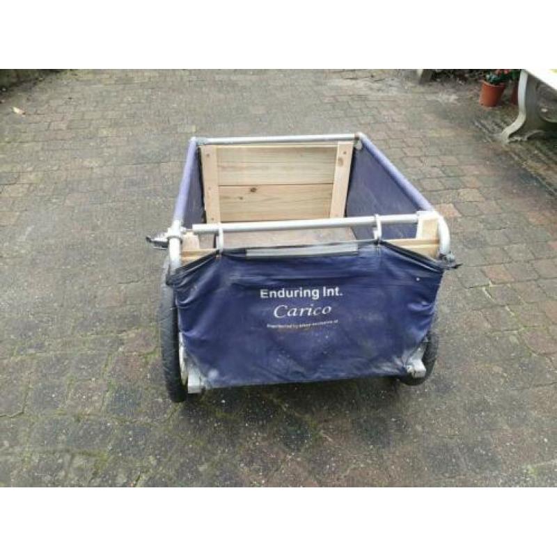 Fietskar voor boodschappen of post.