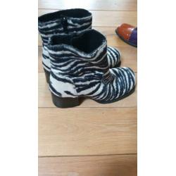 schoenen /laarsjes maat 39
