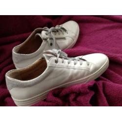 Sneakers wit met zilver merk hartjes 43,5