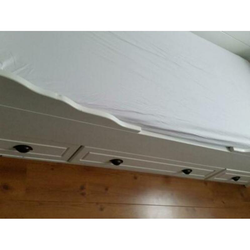 Stoer massief houten grenen bedbank met 3 ruime laden. Stoer