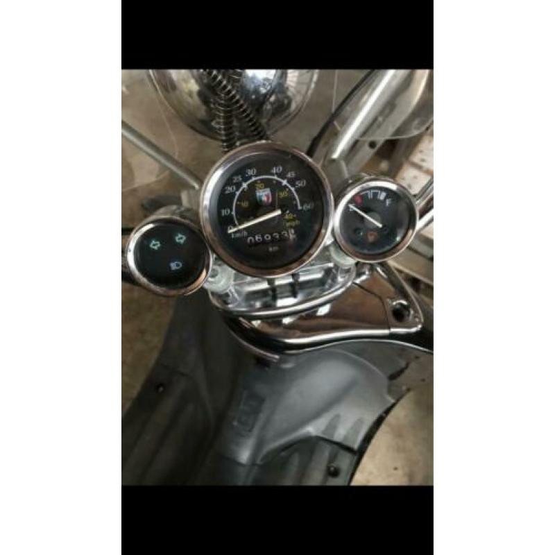 Mooie la souris scooter! Geel kenteken