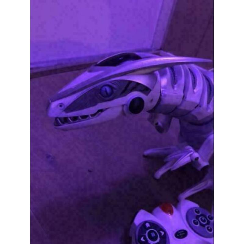 Robot dino kan lopen bewegen en geluid maken