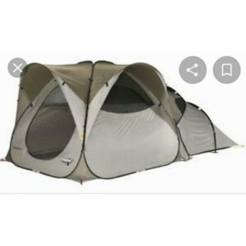 Mooie, handige ruime tent. Merk Quechua. Zo goed als nieuw.