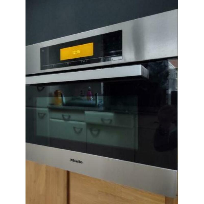 Zeer nette en luxe Miele combimagnetron vol opties. H5080BM
