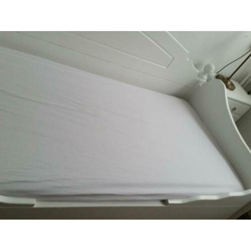 Stoer massief houten grenen bedbank met 3 ruime laden. Stoer