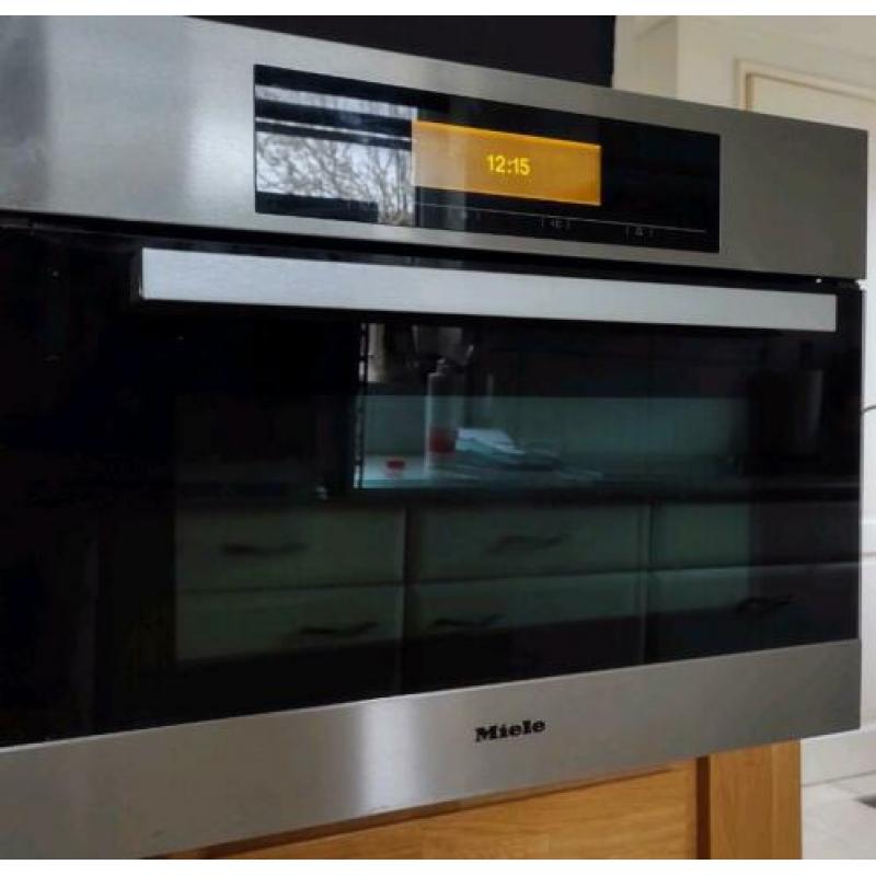 Zeer nette en luxe Miele combimagnetron vol opties. H5080BM