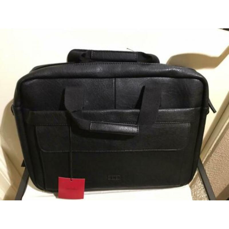 Zwarte tas voor laptop met draagriem van Misako Homme