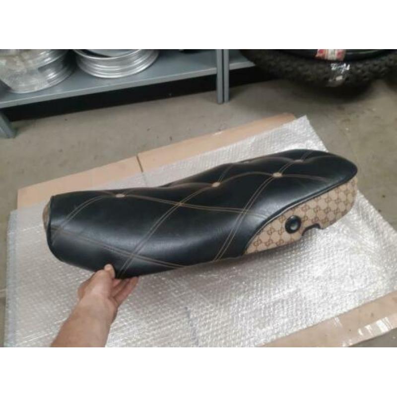 Vespa LX zadel / buddyseat GUCCI BEKLEDING als nieuw