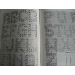 DMC alfabet tijdschrift met veel patronen zie foto's