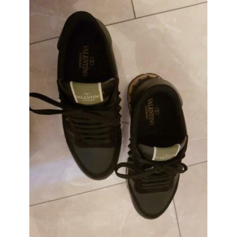 Valentino sneackers.