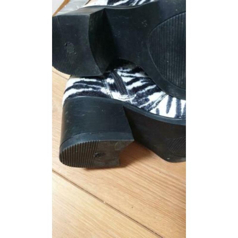 schoenen /laarsjes maat 39