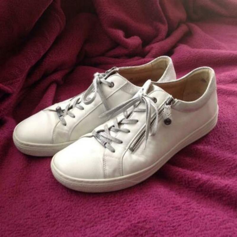 Sneakers wit met zilver merk hartjes 43,5