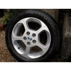 Nissan 16 inch velgen leaf juke met banden origineel nissan