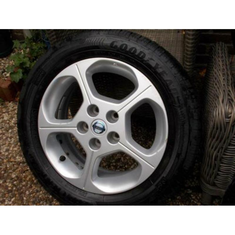 Nissan 16 inch velgen leaf juke met banden origineel nissan