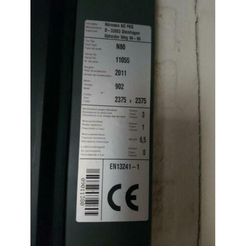 Stalen Hormann kanteldeur circa 2375 x 2375 mm