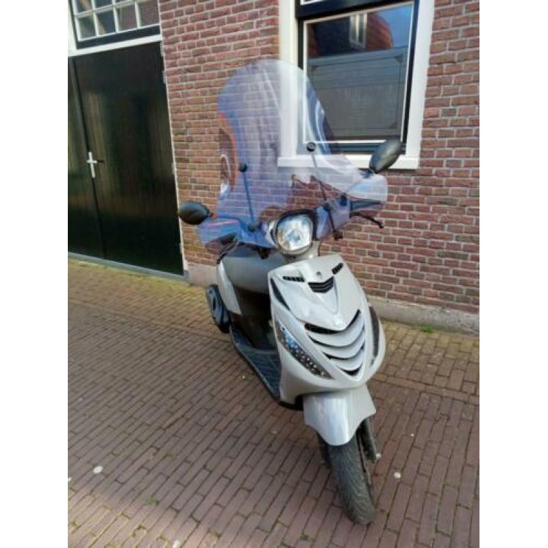 Piaggio Zip SP 4T(Nardo Grey)+Smoke windscherm/verlichting