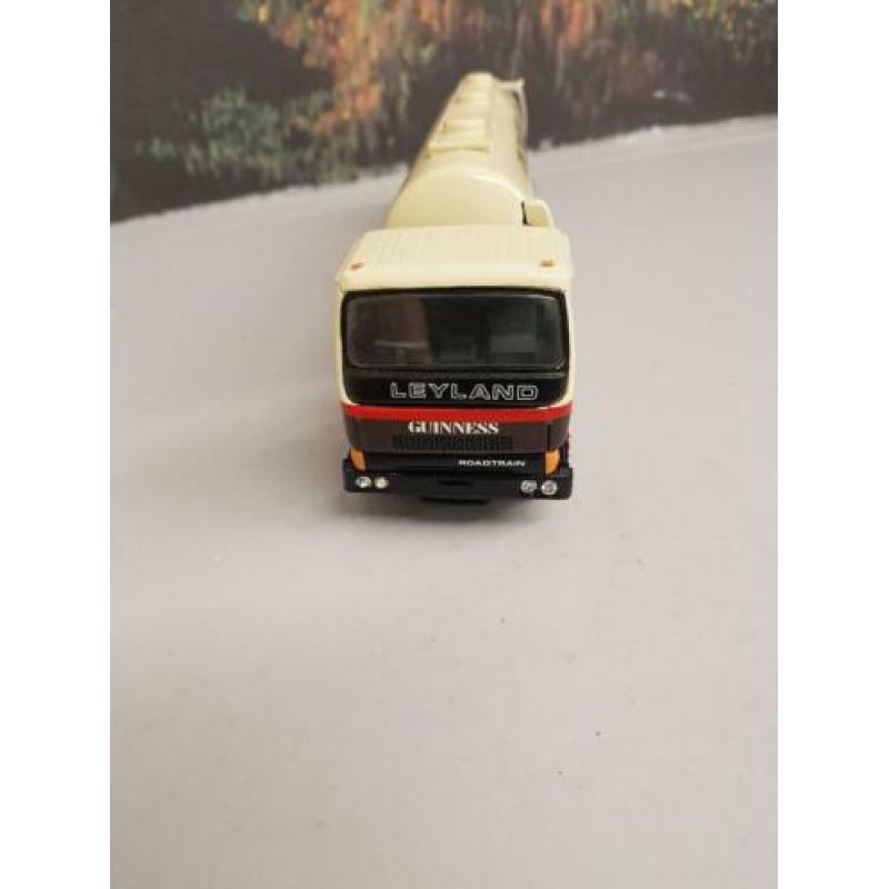 Te koop Leyland 4x2 met tankopl. uitv. Guinnes 1/50 Smith