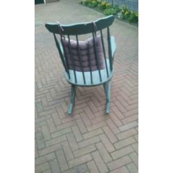 Te koop een houten schommelstoel