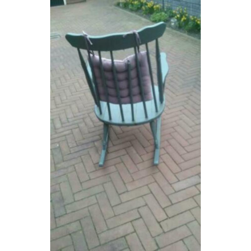 Te koop een houten schommelstoel