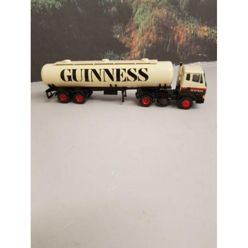 Te koop Leyland 4x2 met tankopl. uitv. Guinnes 1/50 Smith