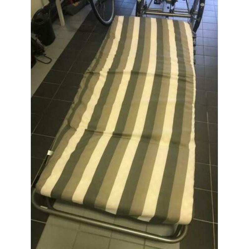 Opklap bed