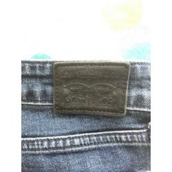 Levi’s 712 slim fit maat 27 dames, kleur donkerblauw.