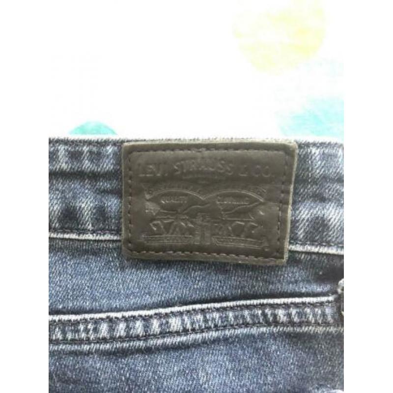 Levi’s 712 slim fit maat 27 dames, kleur donkerblauw.
