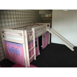 Mooie half hoogslapers te koop