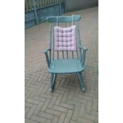 Te koop een houten schommelstoel