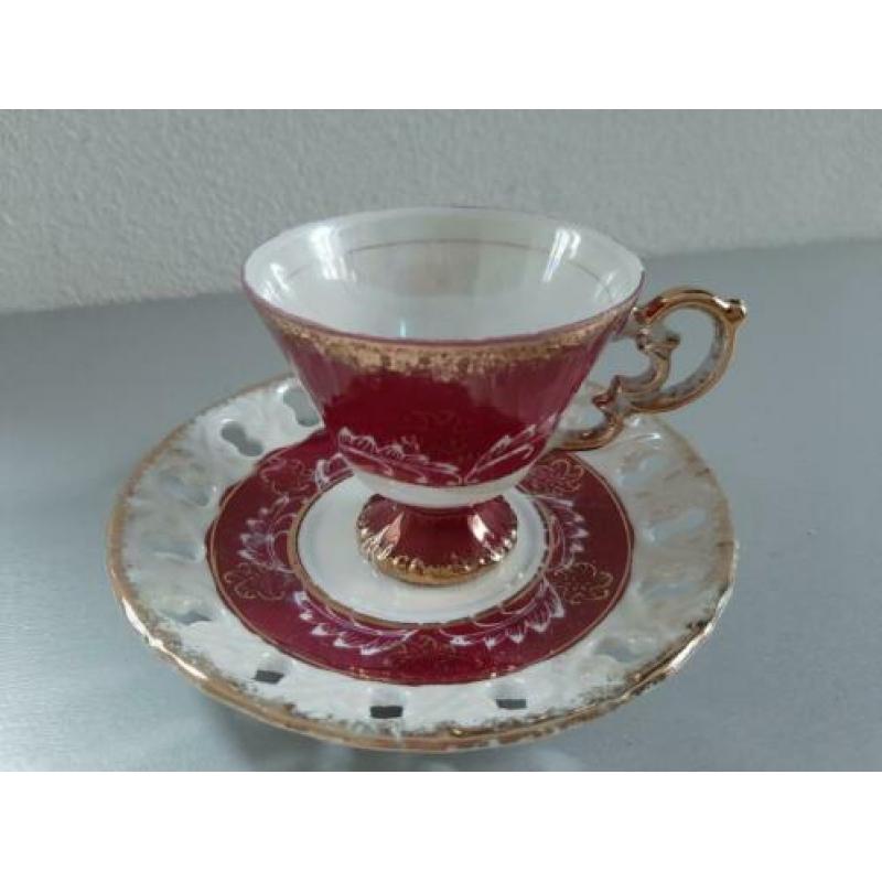 2 Parelmoer kop en schotel Rococo