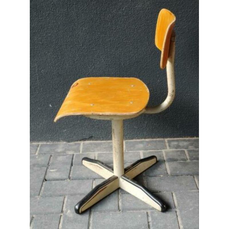 Vintage industriële kinderstoeltje retro stoeltje kind