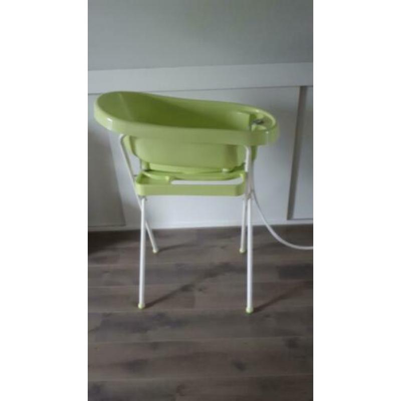 Babybadje op standaard.