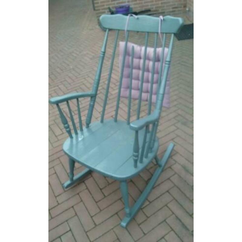 Te koop een houten schommelstoel