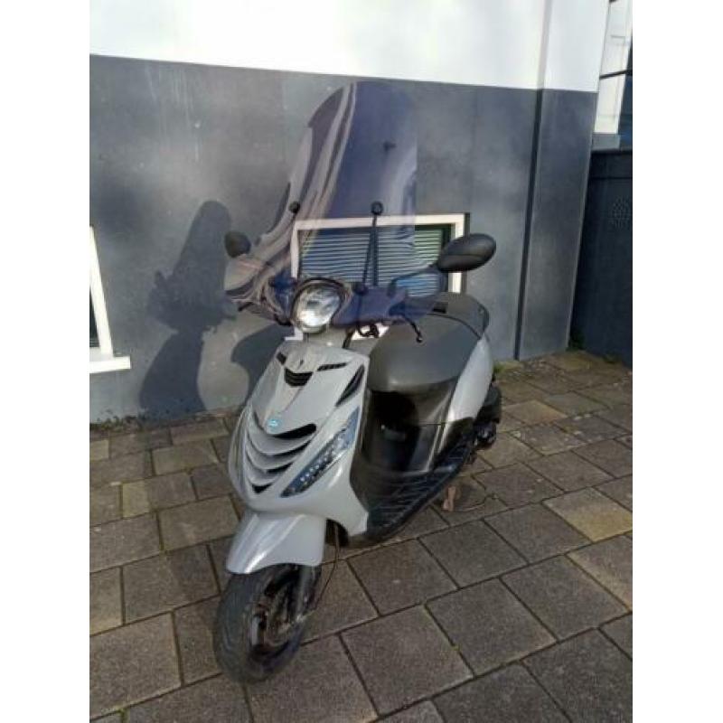 Piaggio Zip SP 4T(Nardo Grey)+Smoke windscherm/verlichting