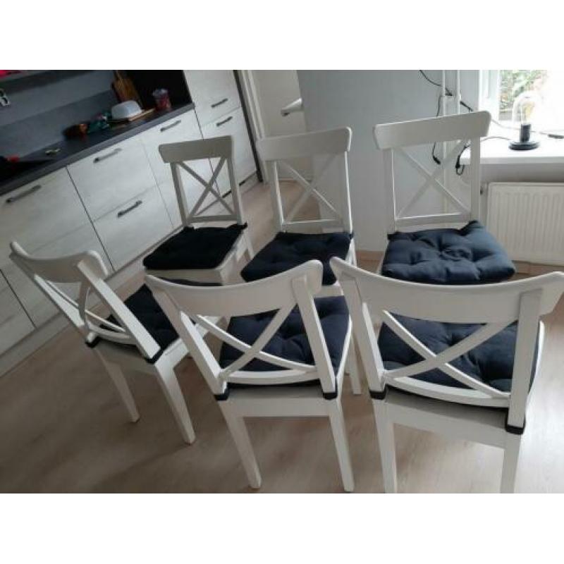 Mooie eetkamer stoelen wit met kussens