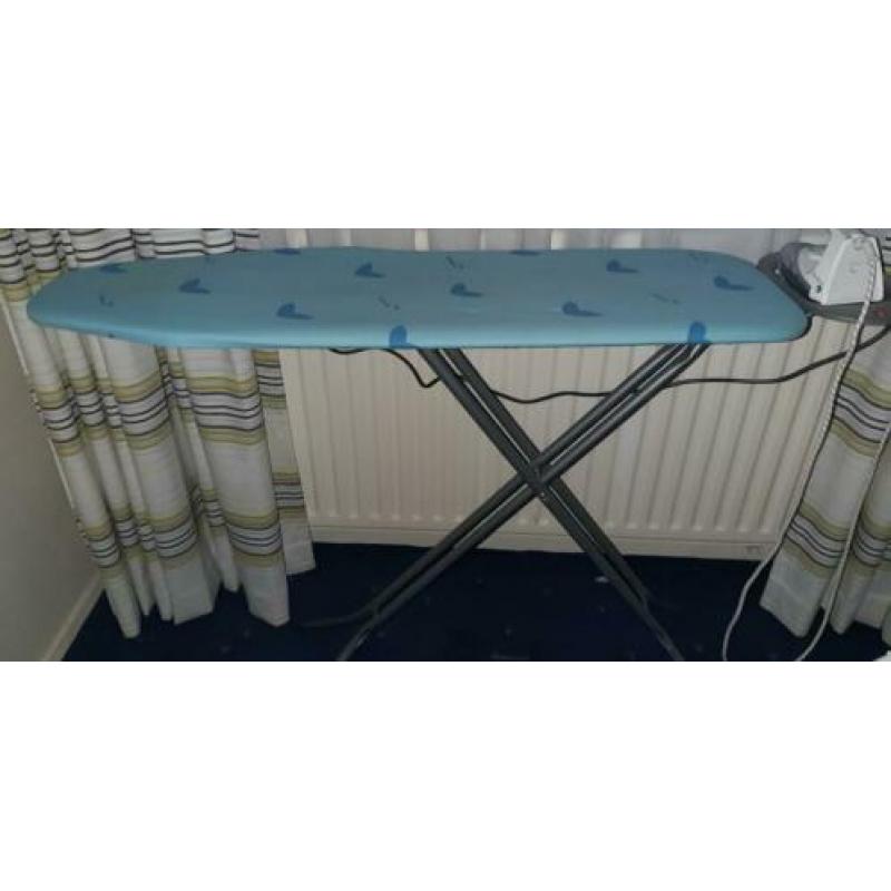 Wasmand Strijkijzer strijkplank en droogrek
