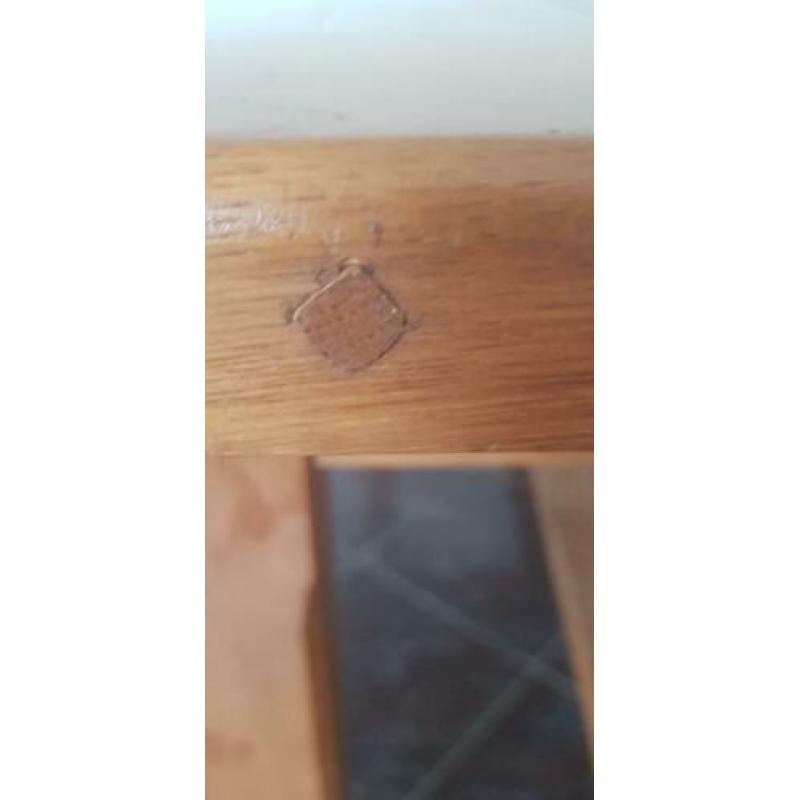 Antieke mooie doorleefde tafel.