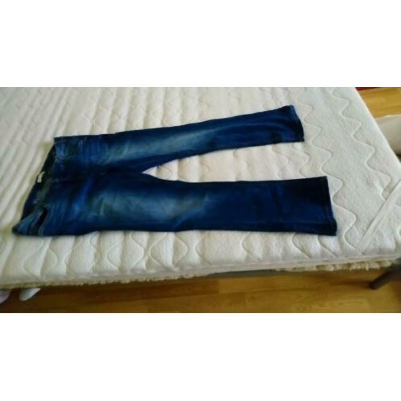 Shirts zijn maat 56/58 cm broeken maat 54