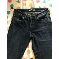 Levi’s 712 slim fit maat 27 dames, kleur donkerblauw.