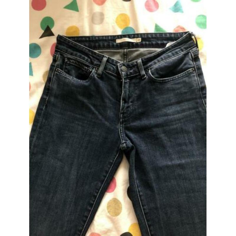 Levi’s 712 slim fit maat 27 dames, kleur donkerblauw.
