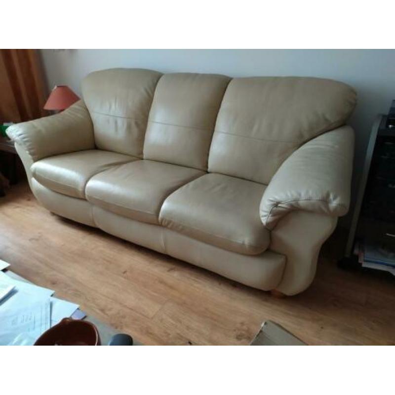 Lederen bankstel, bieden vanaf €250,-