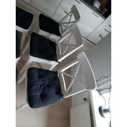 Mooie eetkamer stoelen wit met kussens
