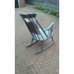 Te koop een houten schommelstoel